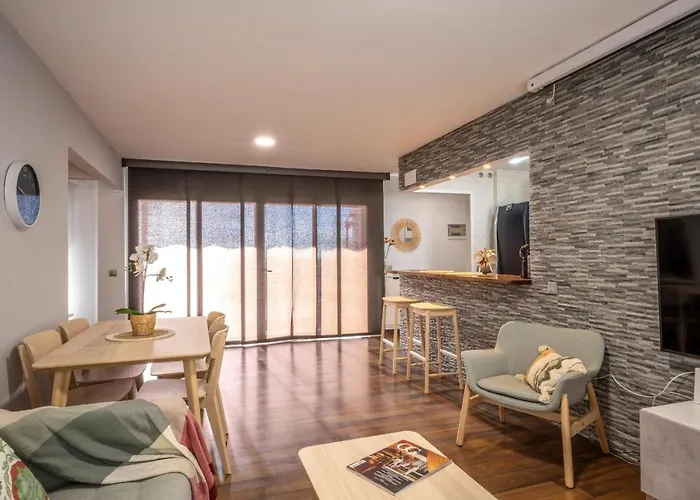 Daire Apartamento Con Espaciosa Terraza Y Vistas Al Mar