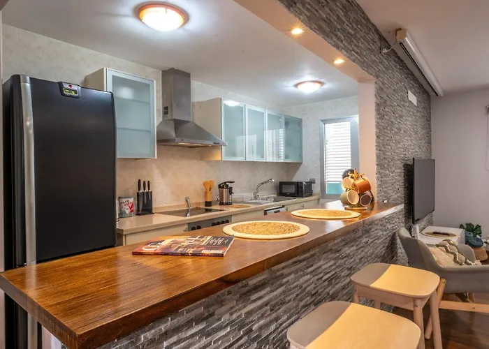 Apartamento Con Espaciosa Terraza Y Vistas Al Mar *